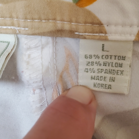 Banana Bay Cream and Tan Bermuda Shorts. Women's LG - Picture 4 of 10